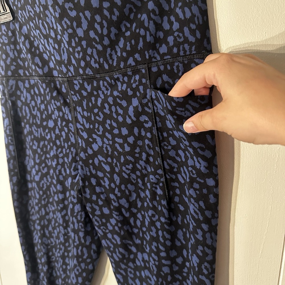Athleta Salutation Stash Pocket  2 Printed 7/8 Legginings Royal Blue Leopard Sm - Picture 7 of 10